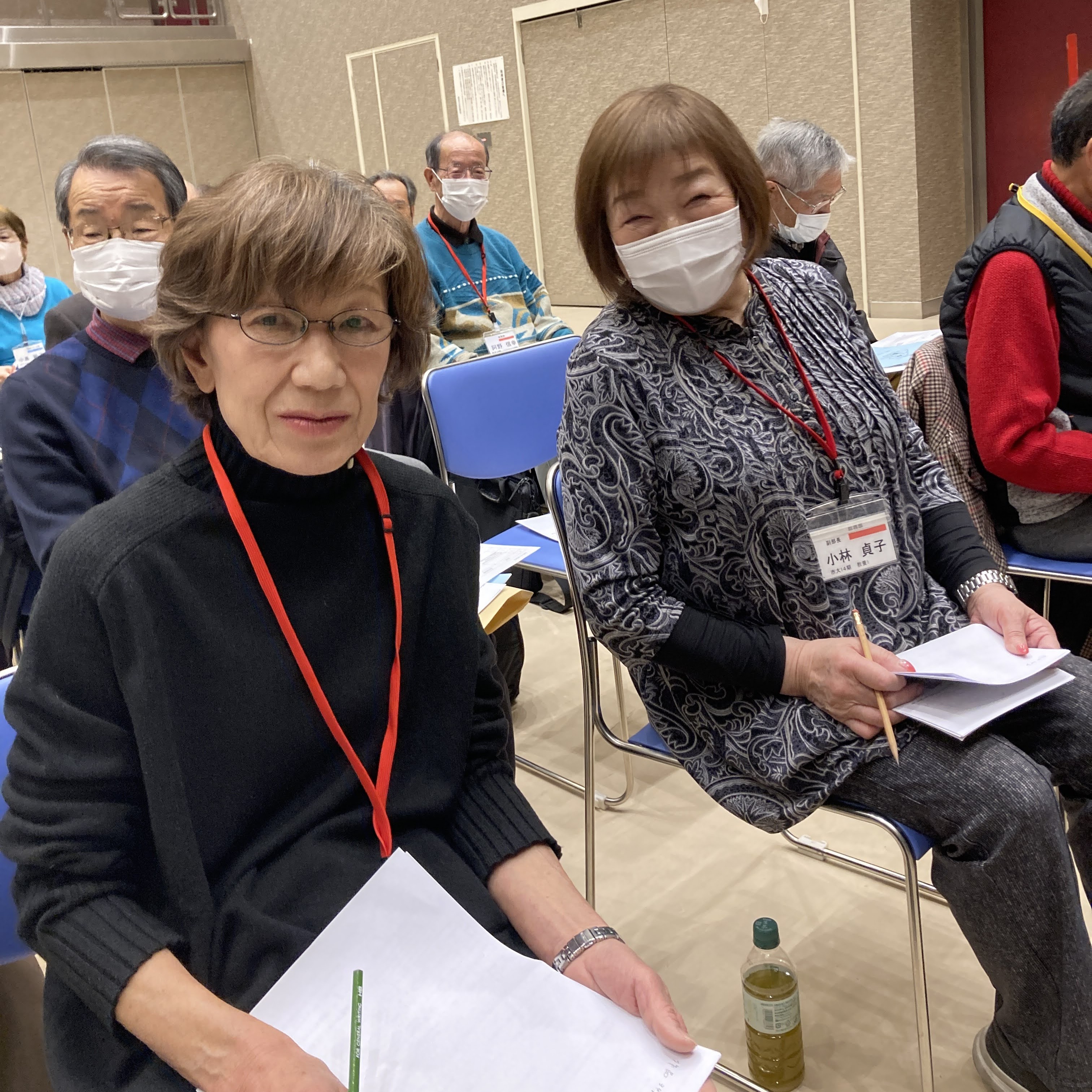 熱心に議題を検討