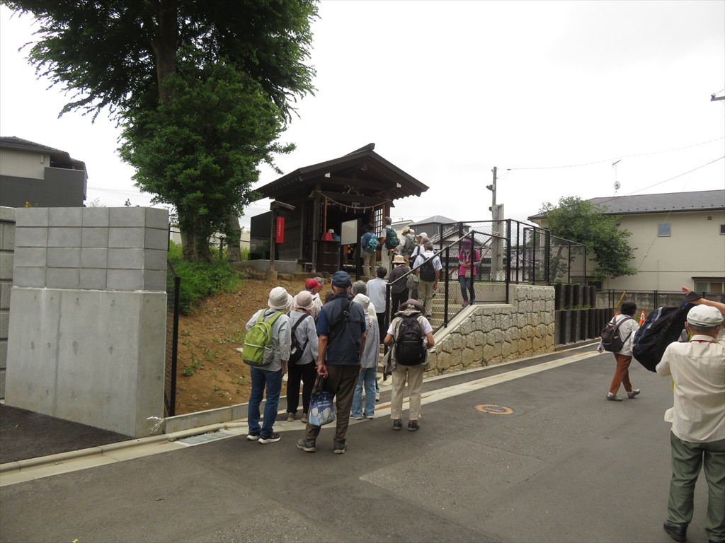 ゆるぎ地蔵お参りで大渋滞